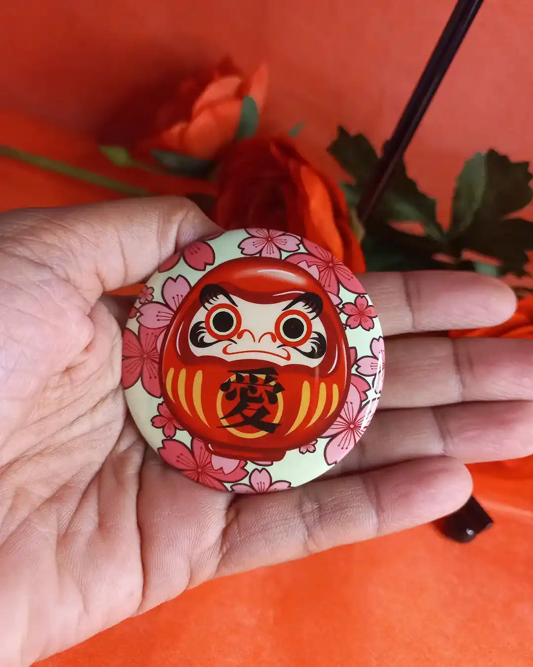 Badge Phosphorescent Daruma