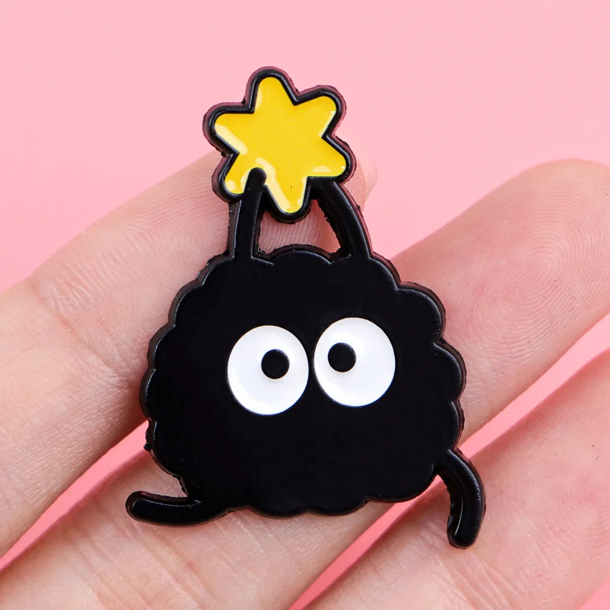 Pin's Susuwatari Ghibli #08 (3 modèles différents)